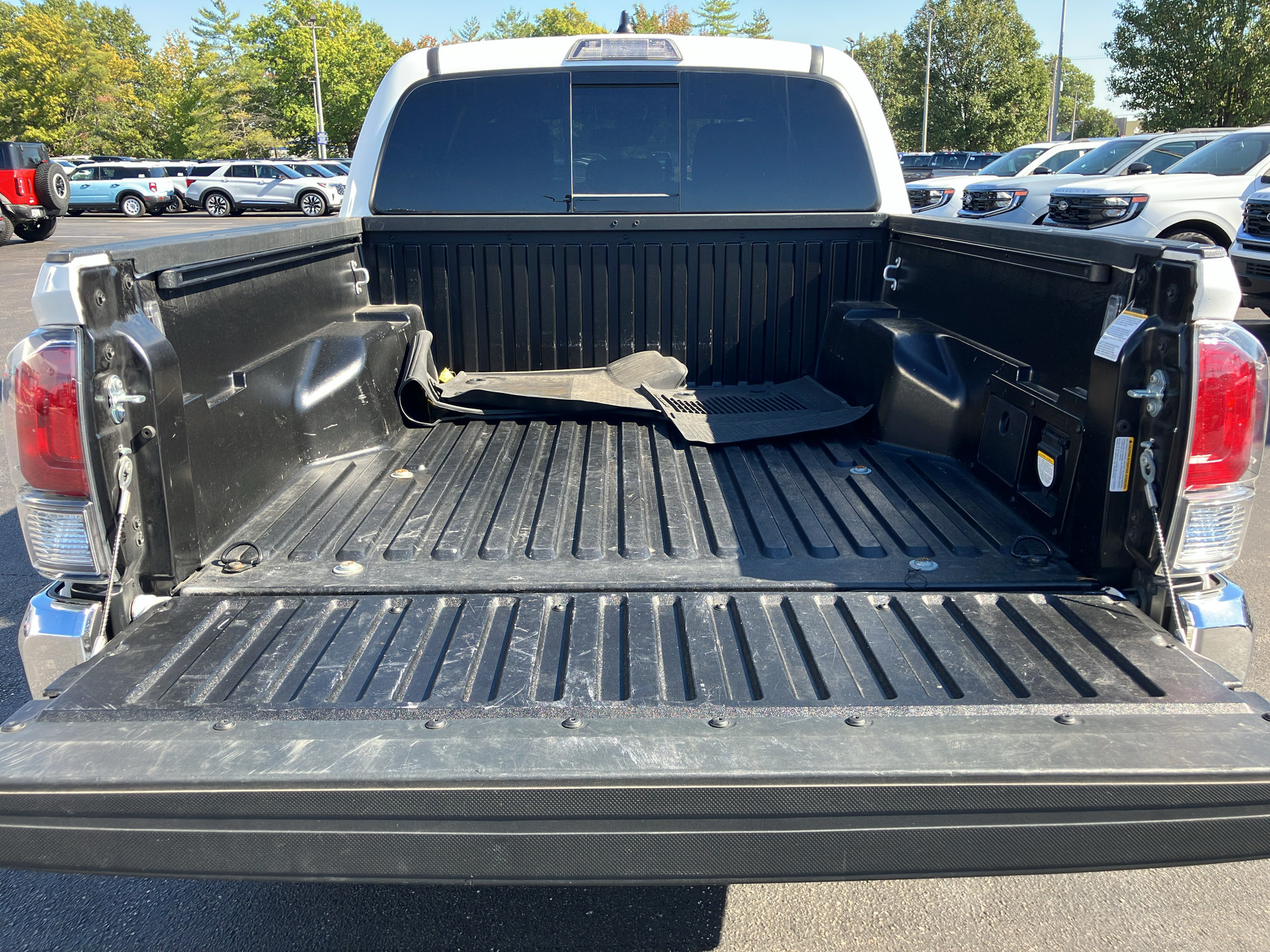Used 2023 Toyota Tacoma TRD Off-Road w/ Black Out Package (TMS) AWD/4WD image 7