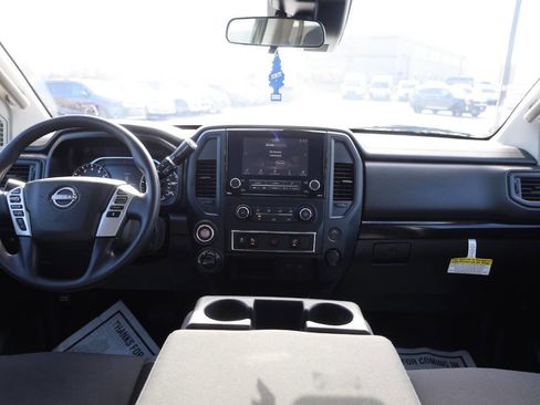 Used 2024 Nissan Titan SV image 14