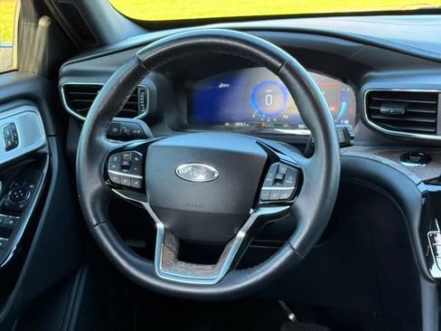 Used 2022 Ford Explorer Platinum w/ Equipment Group 601A image 27