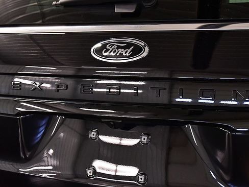 Used 2024 Ford Expedition Limited AWD/4WD image 12