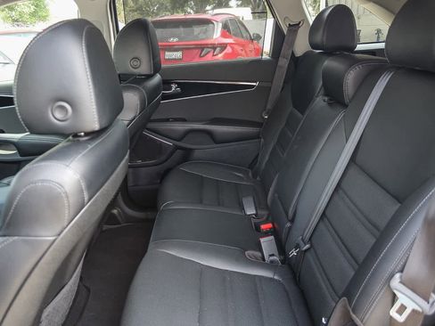 Used 2019 Kia Sorento SX w/ SX Touring Package image 12