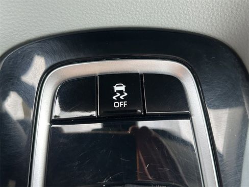 Used 2022 Toyota Corolla LE image 26