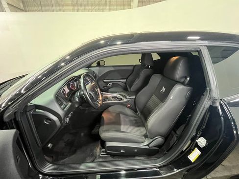 Used 2018 Dodge Challenger R/T Scat Pack w/ Driver Convenience Group RWD image 17