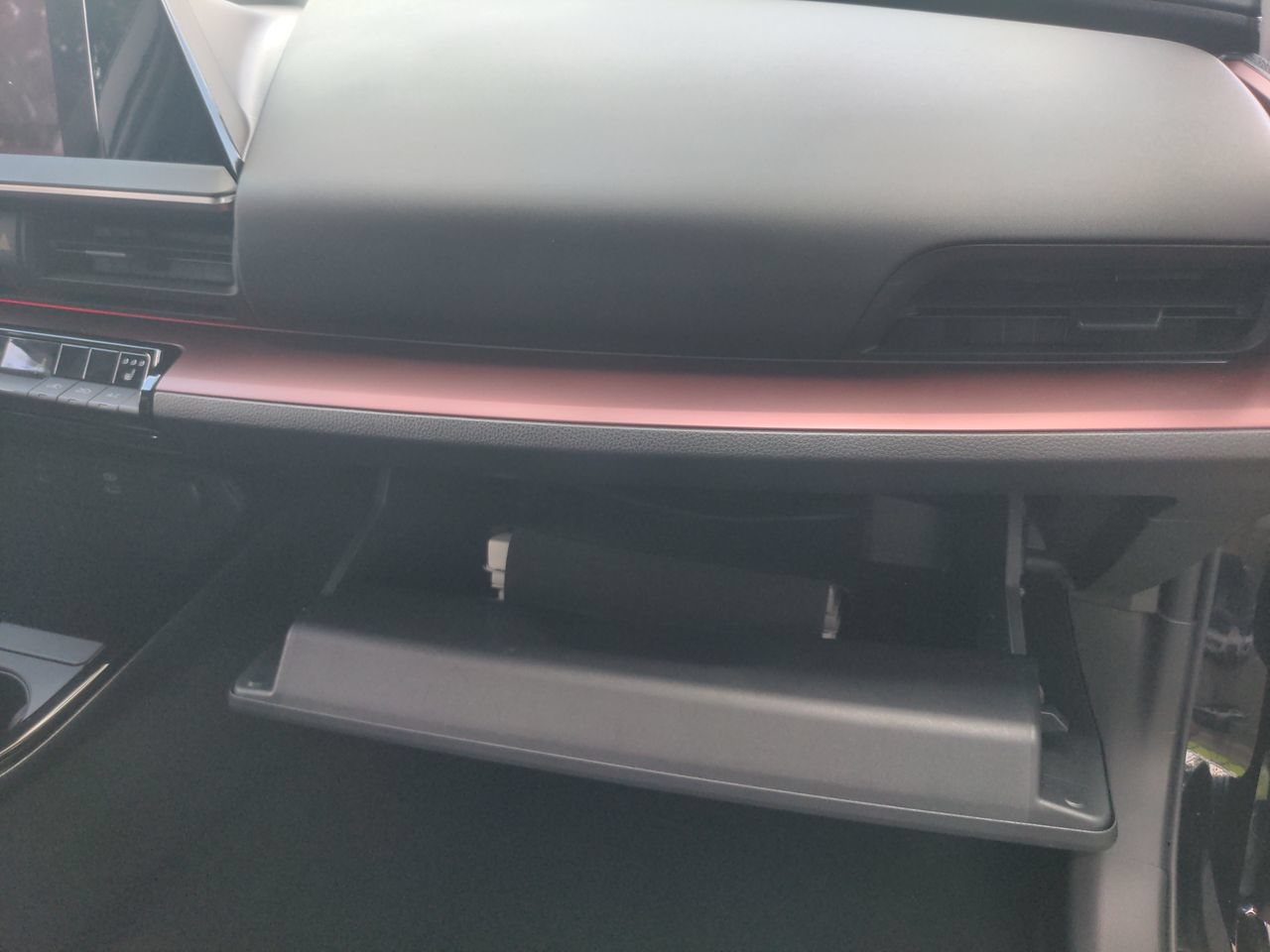 Used 2024 Toyota Prius Prime FWD image 46