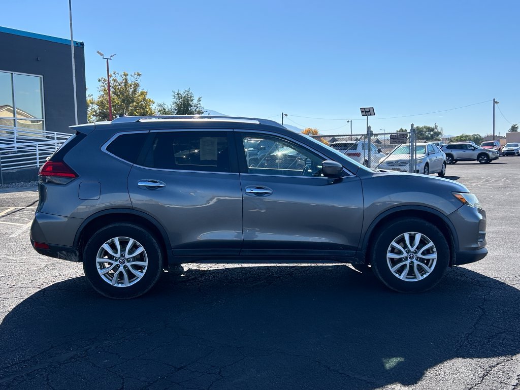 Used 2017 Nissan Rogue SV AWD/4WD image 2