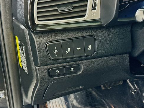 Used 2019 Kia Niro EX w/ Cold Weather Package 2.0 image 10