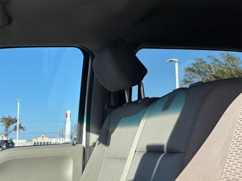 Used 2017 Ford F150 XLT w/ Trailer Tow Package image 12