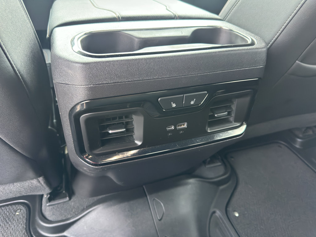 Used 2024 GMC Sierra 1500 AT4 w/ Technology Package AWD/4WD image 8