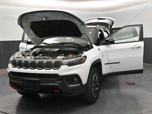 Used 2025 Jeep Compass Trailhawk AWD/4WD image 30