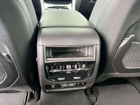 Used 2023 Jeep Grand Cherokee Limited AWD/4WD image 31