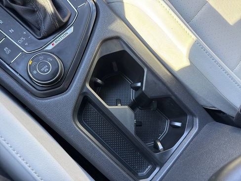 Used 2018 Volkswagen Tiguan SEL image 36
