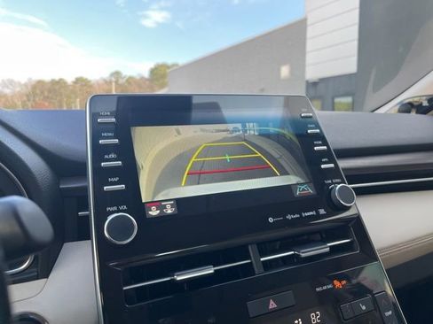 Used 2019 Toyota Avalon Limited image 22