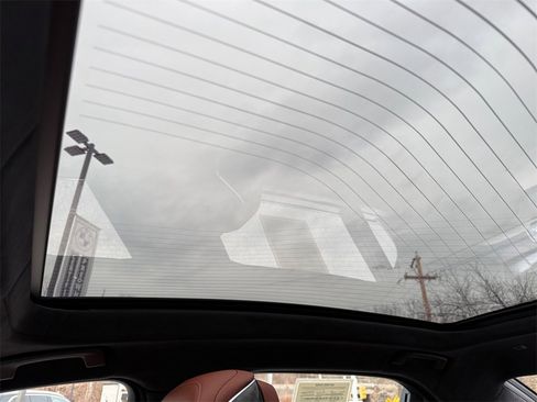 Certified 2025 BMW 750e xDrive w/ Executive Package image 34