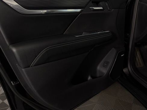 Used 2025 GMC Acadia Elevation w/ Elevation Premium Package image 25