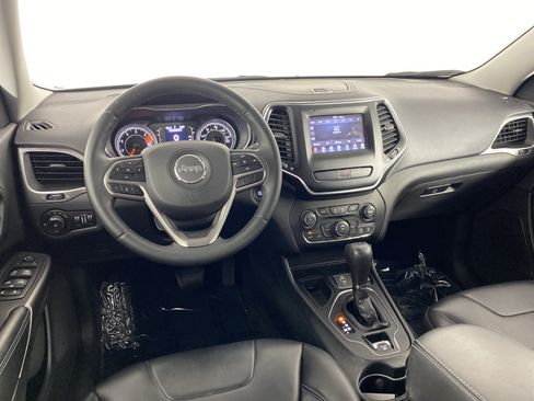 Used 2019 Jeep Cherokee Latitude Plus FWD image 17