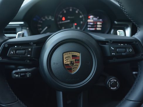 Certified 2026 Porsche Macan Turbo AWD/4WD image 16