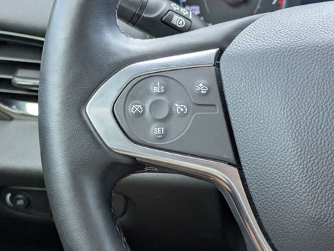 Used 2023 Chevrolet Traverse LT FWD image 25