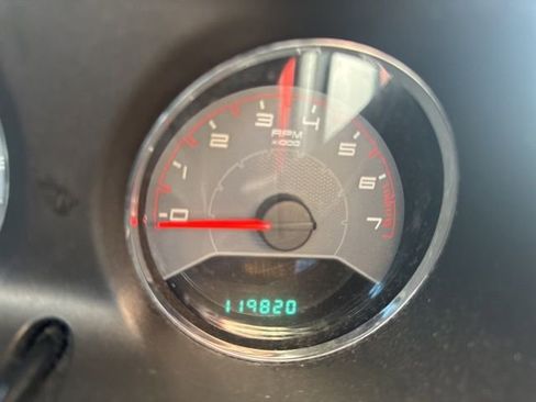 Used 2013 Dodge Avenger SE image 7