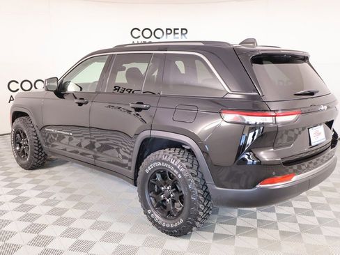 Used 2023 Jeep Grand Cherokee Laredo X image 22