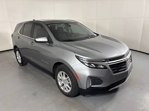 Used 2023 Chevrolet Equinox LT FWD image 2