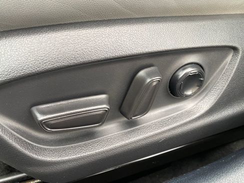 Used 2021 Toyota Avalon Limited image 10