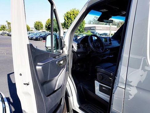 Used 2024 Mercedes-Benz Sprinter 2500 w/ Parking Package image 41