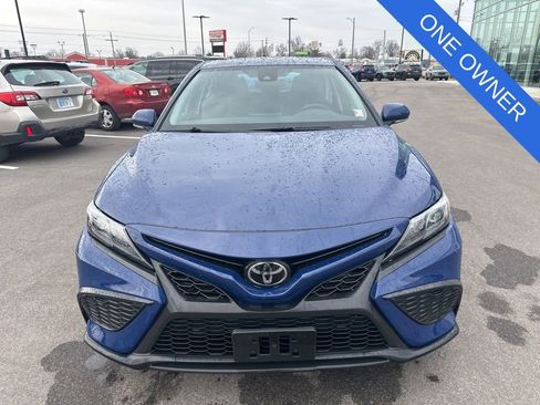 Used 2023 Toyota Camry SE image 2