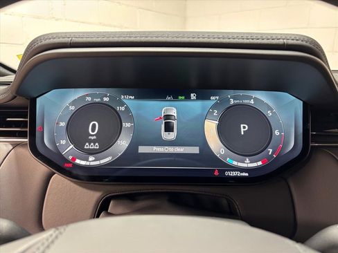 Used 2025 Land Rover Range Rover Sport SE image 17