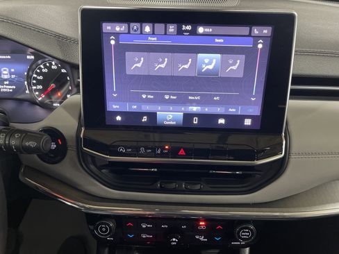 Used 2022 Jeep Compass Limited image 22