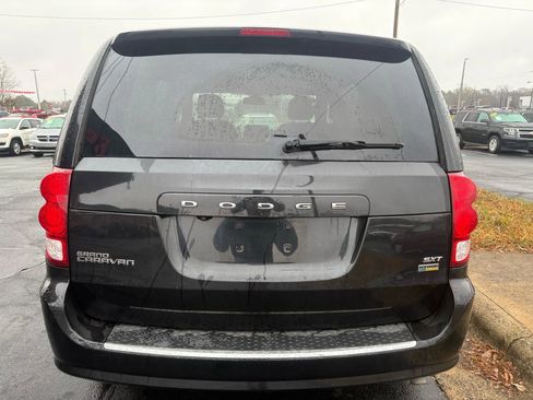 Used 2019 Dodge Grand Caravan SXT image 6