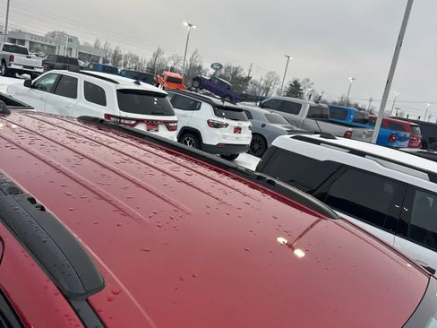 New 2026 Chrysler Pacifica Select image 4