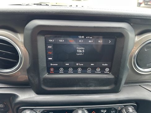 Used 2019 Jeep Wrangler Unlimited Sahara image 65