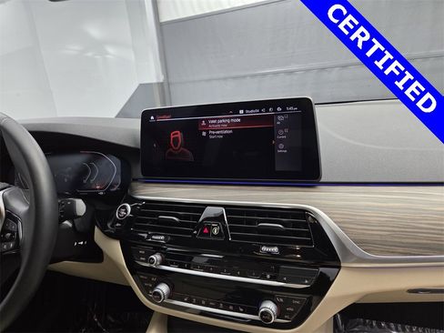 Certified 2022 BMW 530i w/ Convenience Package image 17