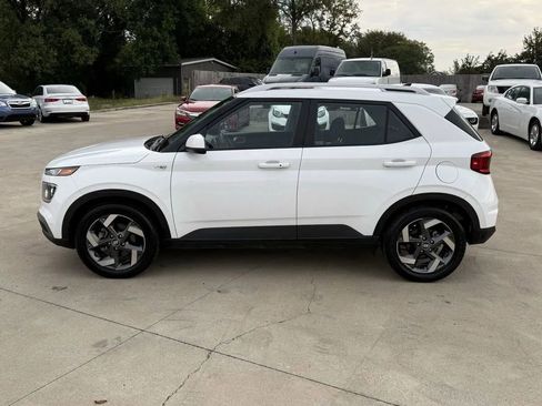 Used 2021 Hyundai Venue SEL w/ Premium Package image 4