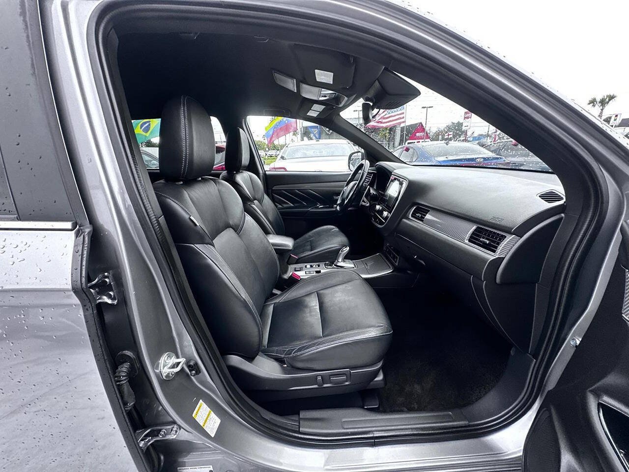 Used 2022 Mitsubishi Outlander LE AWD/4WD image 16