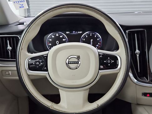Used 2021 Volvo V60 T5 Cross Country image 24