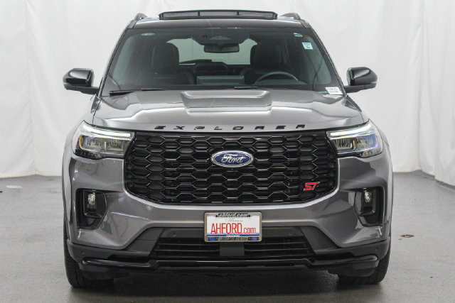 Certified 2025 Ford Explorer ST AWD/4WD image 3