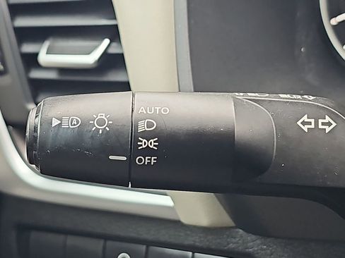 Used 2023 Nissan Rogue SV w/ SV Premium B Package image 28