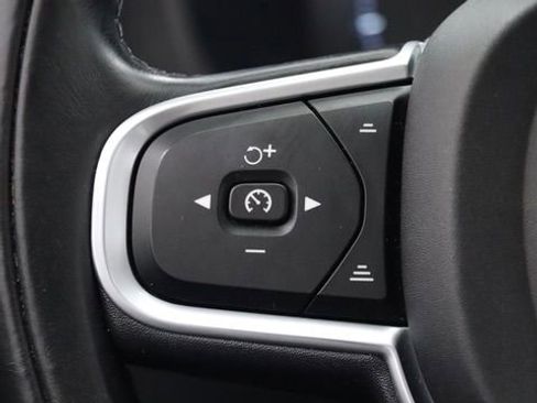 Used 2018 Volvo XC60 T6 Momentum w/ Vision Package AWD/4WD image 19