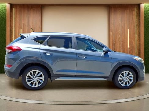 Used 2017 Hyundai Tucson SE w/ SE Popular Package 02 AWD/4WD image 34