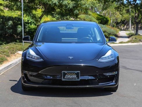 Used 2018 Tesla Model 3 Mid Range RWD image 2