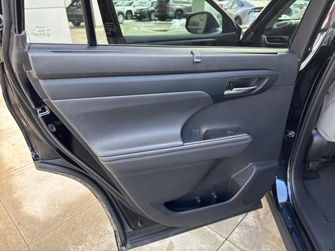 Used 2022 Toyota Highlander Bronze Edition image 24