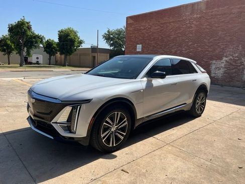 Used 2024 Cadillac Lyriq Luxury RWD image 3