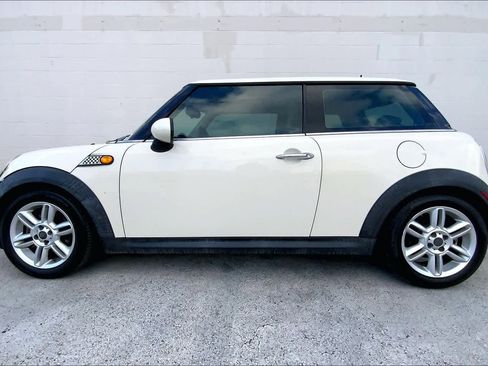 Used 2011 MINI Cooper Hardtop image 4