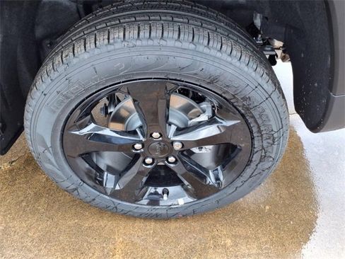 New 2025 Jeep Grand Cherokee Limited w/ Black Appearance Package image 20