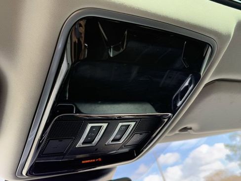 Used 2019 Land Rover Range Rover Velar S image 26