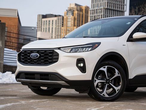 Used 2025 Ford Escape ST-Line Select w/ Tech Pack #1 image 2