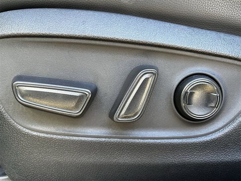 Used 2021 Toyota Highlander Limited image 24