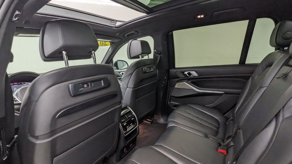 Used 2020 BMW X7 M50i AWD/4WD image 37