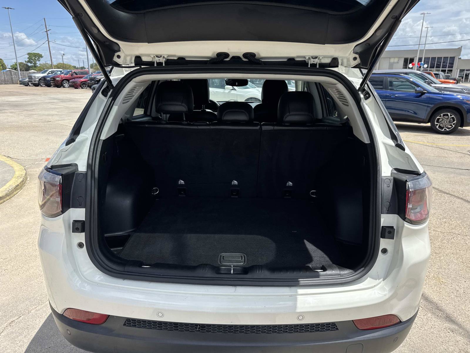 Used 2021 Jeep Compass Latitude FWD image 8